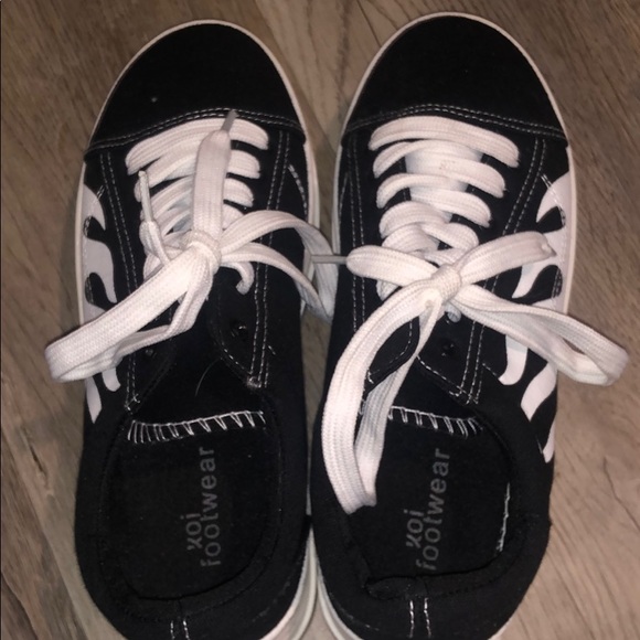 shoes - Picture 2 of 2